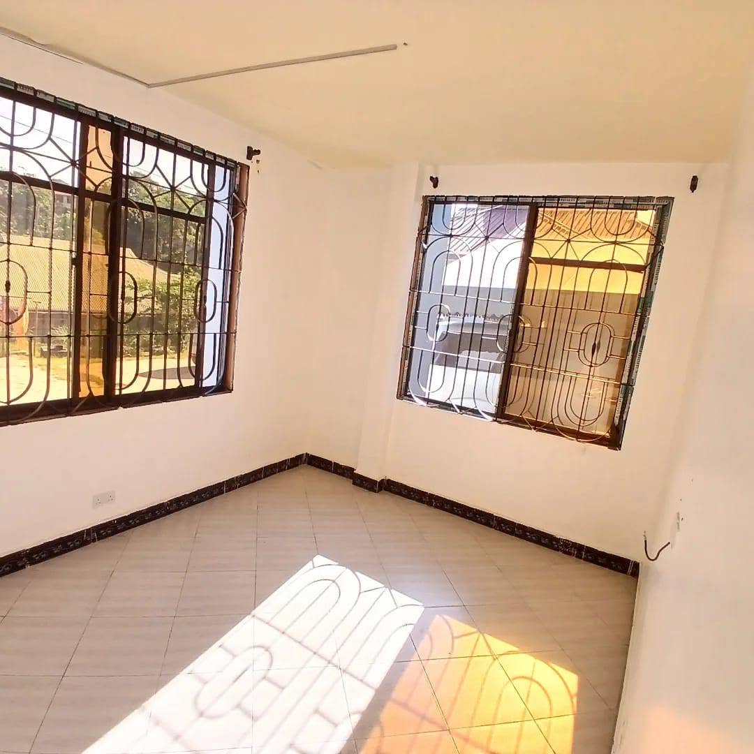 Chuma Master Bedroom Na Sebule Kuwa